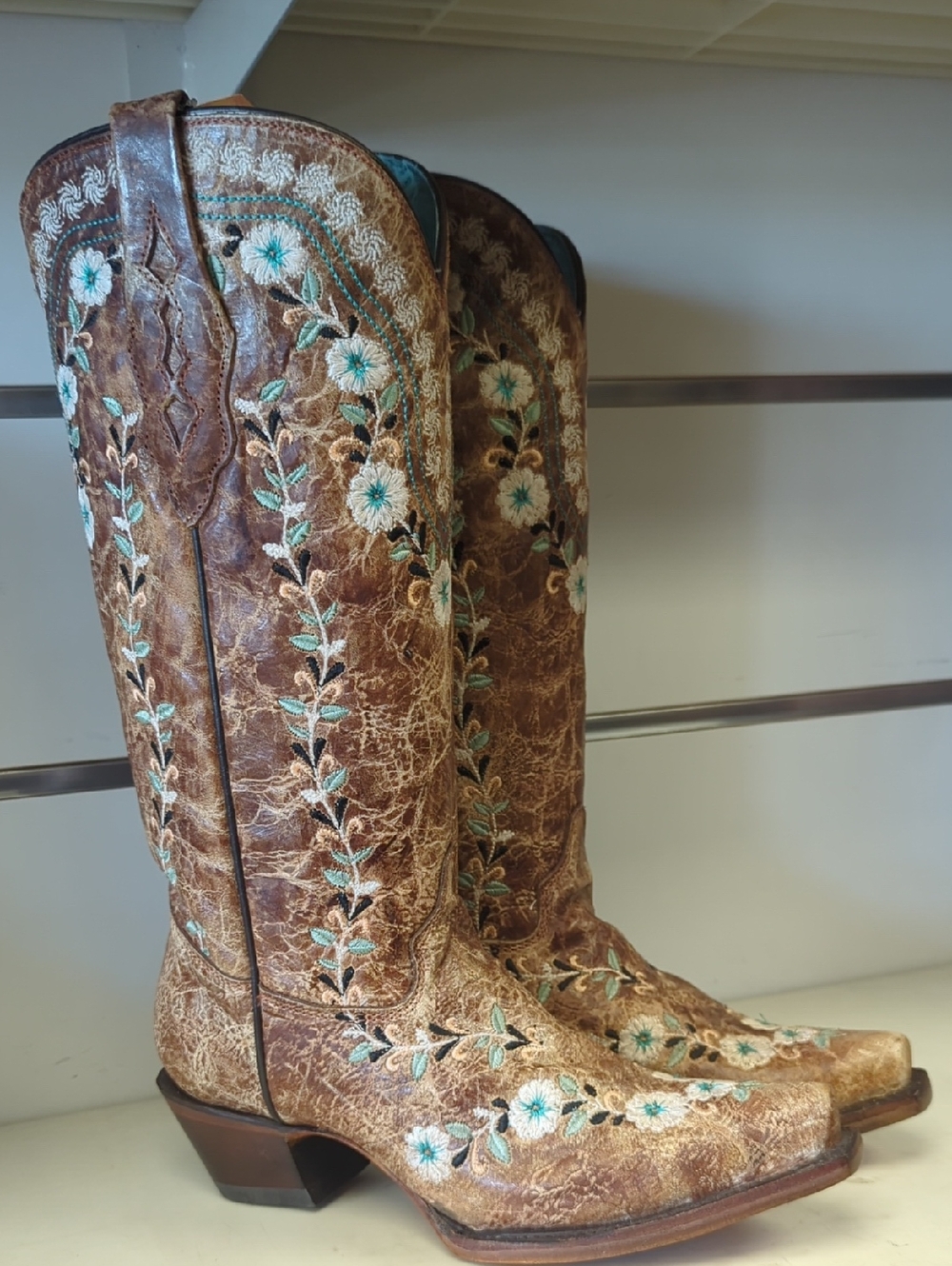 New Women's Corral A4439